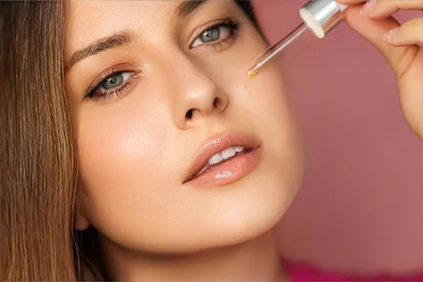 Beauty Makeup Skincare Cosmetics Model Face Portrait Woman Applying Skin — Stock Photo, Image