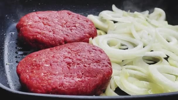 Cozinhar Hambúrguer Carne Picada Ferro Fundido Grelha Frigideira Livre Carne — Vídeo de Stock