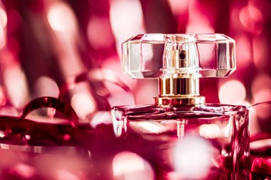 Parfüm şişesi, ihtişamlı arka planda klasik koku, lüks tatil hediyesi olarak eau de parfum, kozmetik ve güzellik markası konsepti.