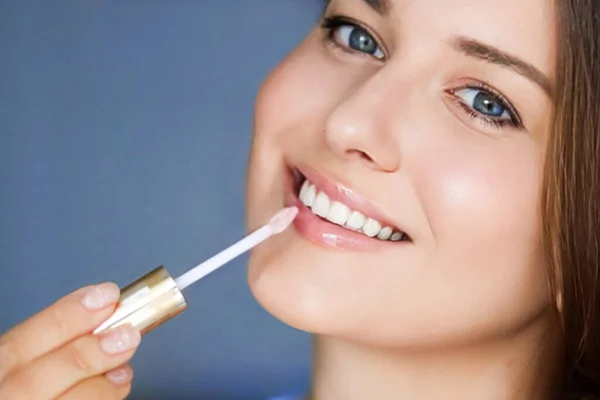Beauty Makeup Skincare Cosmetics Model Face Portrait Beautiful Woman Applying — Stock Photo, Image