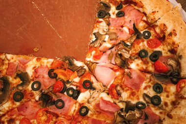 Pizza capriciosa with cheese stuffed crust in pizzeria, food close-up