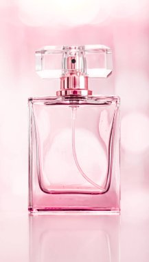 Cazibeli parfüm şişesi, çiçekli kadın kokusu, parfüm kokusu ve lüks tatil hediyesi olarak eau de parfüm, kozmetik ve güzellik markası konsepti.