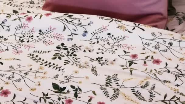 Vintage Countryside Style Bedding Floral Pattern Wooden Bed Bedroom Interior — Αρχείο Βίντεο