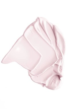 Pastel güzellik kumaşı, cilt bakımı ve makyaj malzemesi örnekleri beyaz arka planda izole edilmiş, makyaj lekesi, krem makyaj kremi lekesi veya boya fırçası darbesi yakın çekim