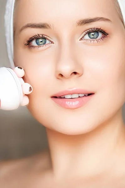 Aging Cosmetology Beauty Treatment Product Woman Using Face Contour Massage — Photo