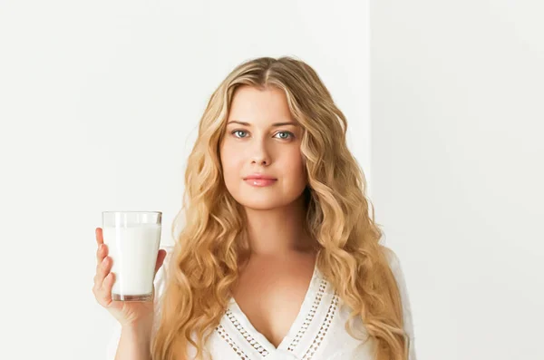 Conceito Dieta Saúde Bem Estar Mulher Segurando Copo Leite Coquetel — Fotografia de Stock