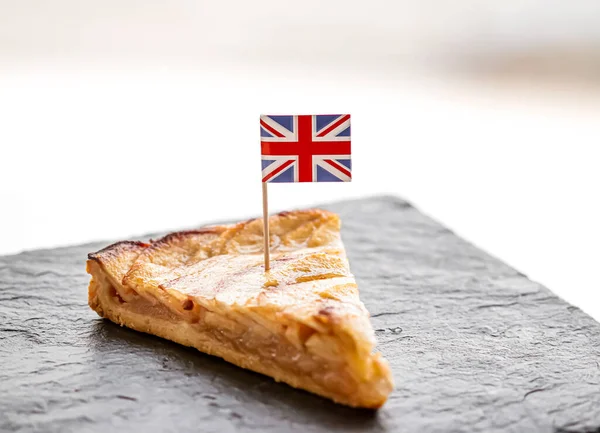 Förenade Kungariket Efterrätt Och Bageri Äppelkaka Med Brittisk Flagga Närbild — Stockfoto