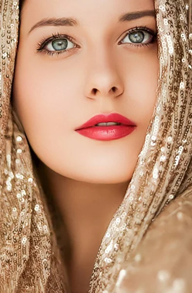 Beauty Luxury Fashion Glamour Woman Dressed Gold Portrait — Stock Photo, Image