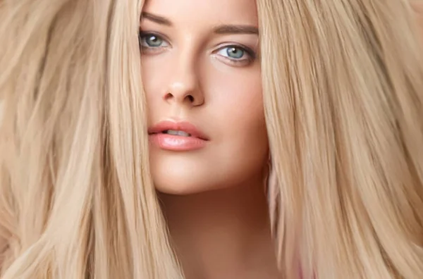 Saç Stili Güzellik Saç Bakımı Uzun Sarı Saçlı Güzel Bir — Stok fotoğraf