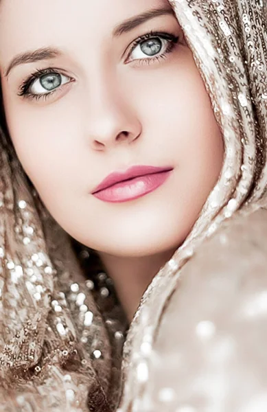 Beauty Luxury Fashion Glamour Woman Dressed Gold Portrait — Stock Photo, Image