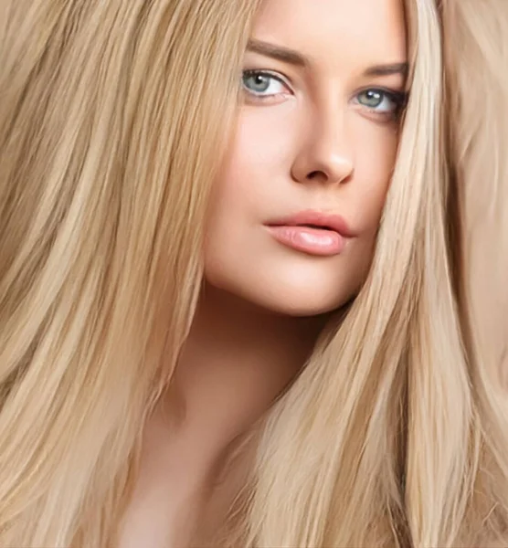 Fryzura Piękno Pielęgnacja Włosów Piękna Blondynka Długimi Blond Włosami Portret — Zdjęcie stockowe