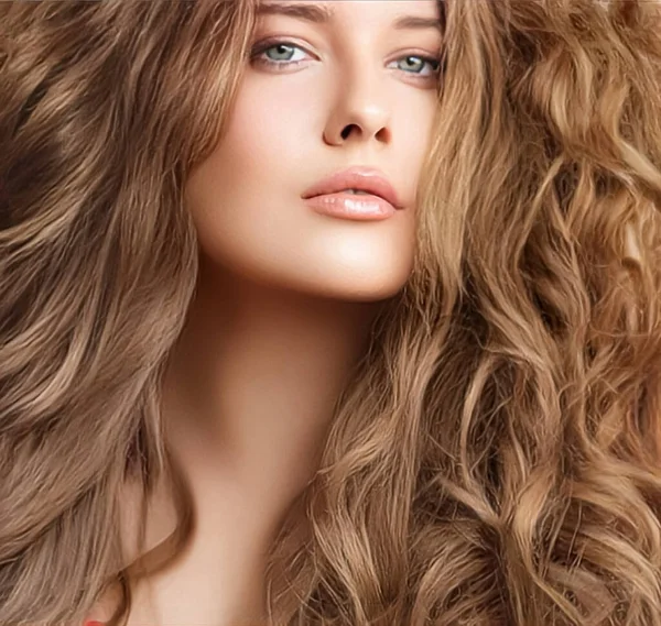 美发美发 自然棕色长发 美发沙龙及护发品牌的迷人肖像 — 图库照片