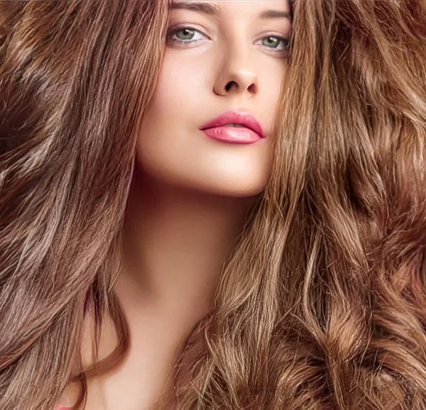 Saç Stili Güzellik Saç Bakımı Uzun Doğal Kahverengi Saçlı Güzel — Stok fotoğraf