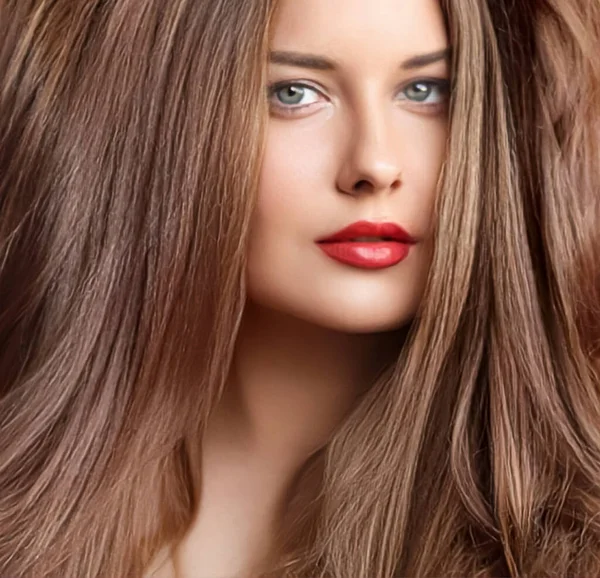 Penteado Beleza Cuidado Cabelo Mulher Bonita Com Cabelos Castanhos Naturais — Fotografia de Stock