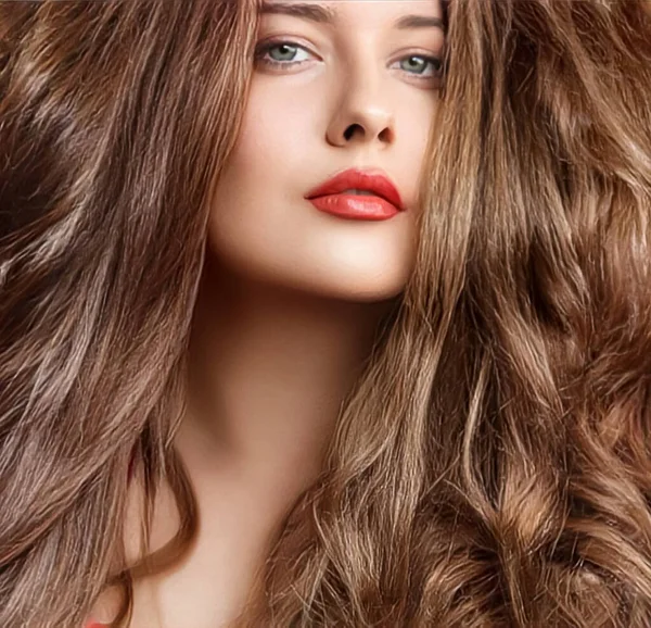 Saç Stili Güzellik Saç Bakımı Uzun Doğal Kahverengi Saçlı Güzel — Stok fotoğraf
