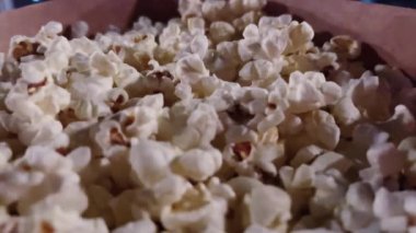 Sinema ve eğlence, sinema salonunda patlamış mısır kutusu TV şovu, yayın ve film endüstrisi üretimi için. Yüksek kalite 4k görüntü