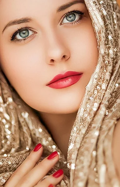 Beauty Luxury Fashion Glamour Woman Dressed Gold Portrait — Stock Photo, Image