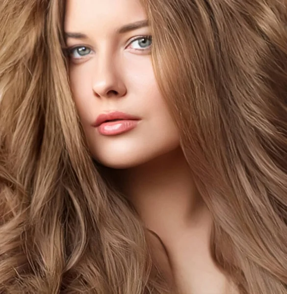 Kapsel Schoonheid Haarverzorging Mooie Vrouw Met Lang Natuurlijk Bruin Haar — Stockfoto