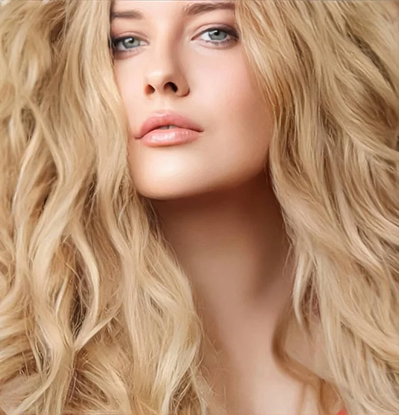Saç Stili Güzellik Saç Bakımı Uzun Sarı Saçlı Güzel Bir — Stok fotoğraf
