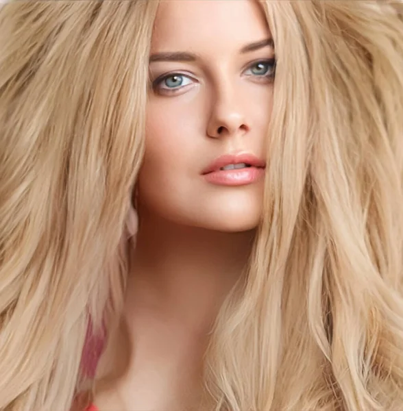 Прически Красота Уход Волосами Красивая Блондинка Длинными Светлыми Волосами Гламурный — стоковое фото