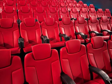 Sinema ve eğlence, televizyon şovu için boş kırmızı sinema koltukları ve film endüstrisi markalaşması