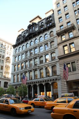 manhattan sokak üzerinde sarı taksileri
