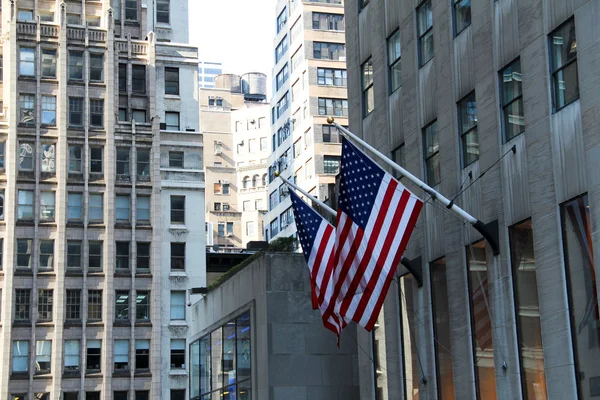 US flags on New York building — Stock Photo, Image