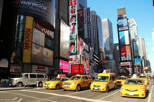 Táxis amarelos em Times Square — Fotografia de Stock