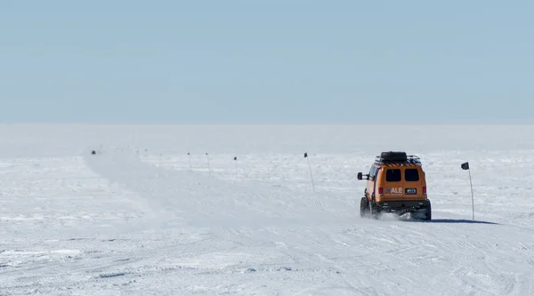 在南极，南极 ale 雪地车 — 图库照片