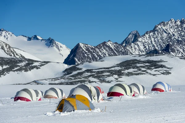 Tenten op het Antarctisch station — Stockfoto