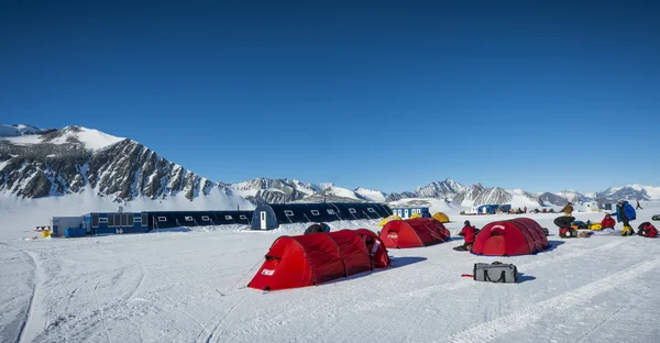 Carpas en la Estación Antártica — Foto de Stock