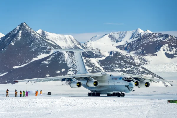 uçak Il - 76 Antarktika