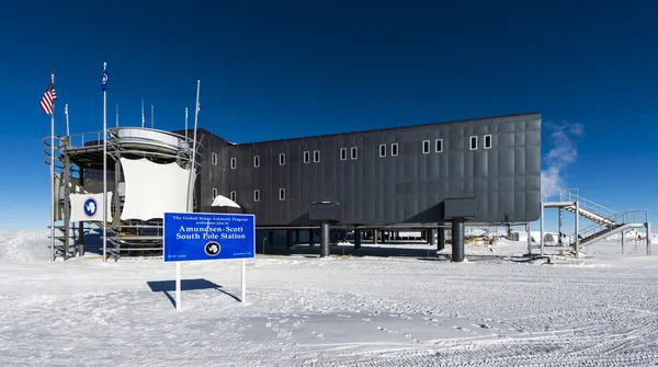 Bizi amundsen scott Güney Kutbu İstasyonu — Stok fotoğraf