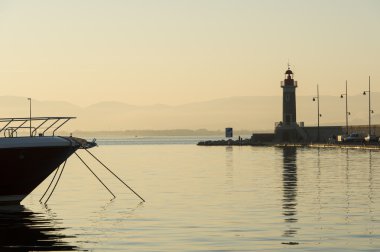 Deniz feneri ve yat, gündoğumu, Fransa