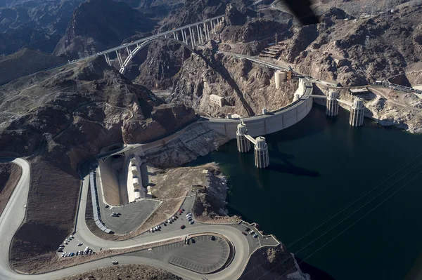 Vedere aeriană a barajului Hoover și a podului râului Colorado — Fotografie, imagine de stoc