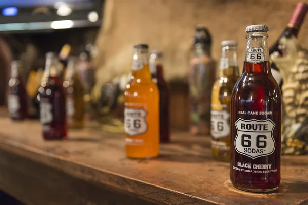 çubuk üzerinde route 66 soda şişesi counter, ABD