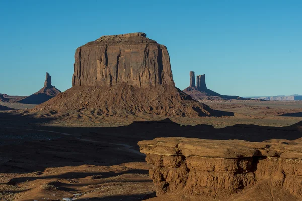 El paisaje único de Monument Valley, Utah, EE.UU. . — Foto de Stock