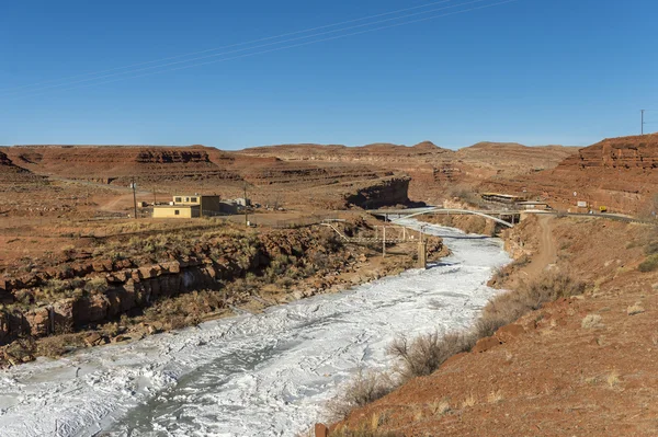 Zamrzlou řeku v Utahu, usa — Stock fotografie