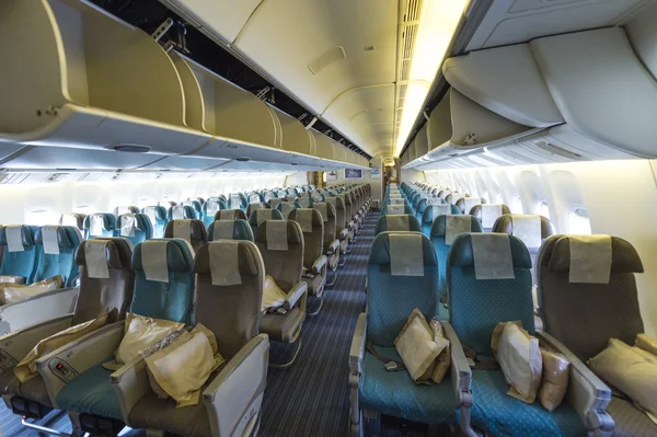 modern yolcu uçağının tahtasında