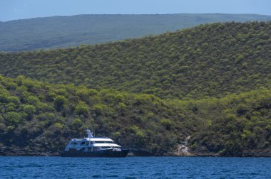 galapagos Adaları yakınındaki yolcu gemisi