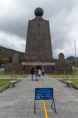 mitad del mundo ya da Ekvator dünyanın merkezi.