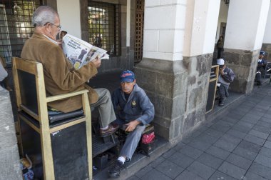 shoeshiners sokakta şehrin quito, Ekvator