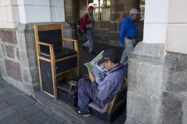shoeshiners sokakta şehrin quito, Ekvator