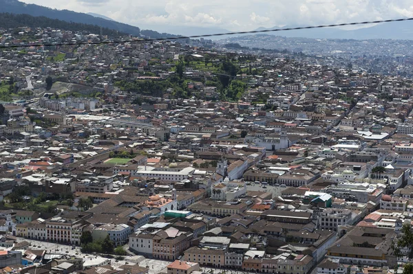 Panoramiczny widok z quito w Ekwadorze — Zdjęcie stockowe