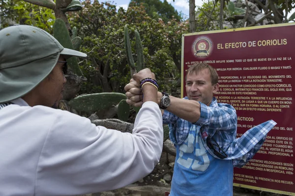 Equador, experimento científico para visitantes . — Fotografia de Stock