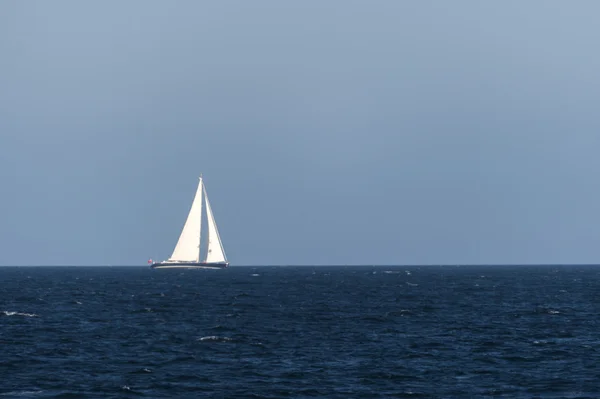 Yacht sailing near Galapagos islands — Stock Photo, Image