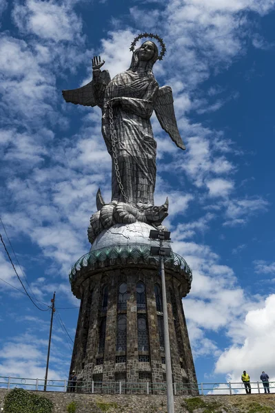 la virgen de panecillo Anıtı