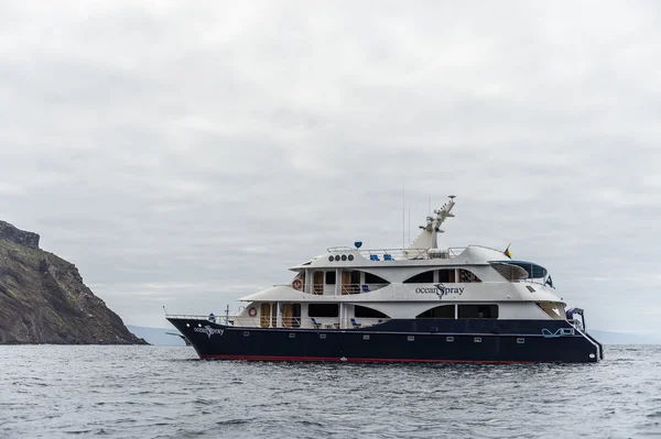 Galapagos Adaları seyir hava yastığı yolcu teknesi — Stok fotoğraf