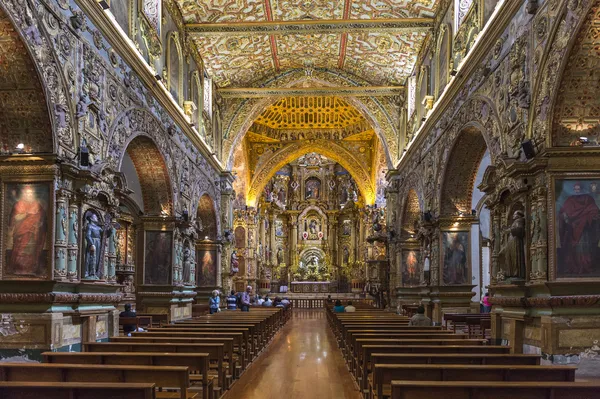 Kathedraal interieur, quito-ecuador. Rechtenvrije Stockfoto's