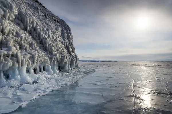 Infinita vastidão de gelo do inverno Baikal lago — Fotografia de Stock